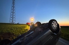 Feuerwehr Ense: FW Ense: Verkehrsunfall- PKW überschlagen