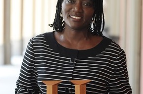 The HISTORY Channel: Dr. Auma Obama überreicht HISTORY-AWARD 2011 (mit Bild)
