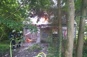 Polizeiinspektion Wilhelmshaven/Friesland: POL-WHV: Erneuter Gartenlaubenbrand im Kleingartengelände - Polizei sucht Zeugen (mit Bild)
