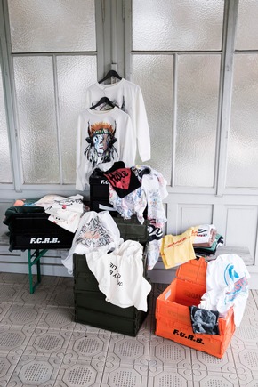 Neue Ausstellung im Textilmuseum St.Gallen / Mode sammeln. Von T-Shirts bis Haute Couture / 24.10.25 - 25.05.26