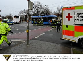 FW-M: Schwerer Verkehrsunfall zwischen Straßenbahn und Bus (Neuhausen-Nymphenburg)