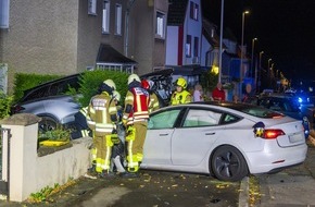 Feuerwehr Iserlohn: FW-MK: PKW kollidiert mit drei Fahrzeugen in Letmathe