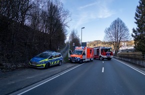 Freiwillige Feuerwehr Finnentrop: FW Finnentrop: Feuerwehr rettet Person bei Wohnungsbrand in Finnentrop - Heggen