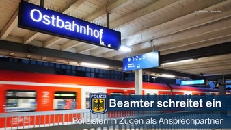 Bundespolizeidirektion München: Bundespolizeidirektion München: Beamter schreitet ein -
Uniformierter unterstützt Zugbegleiter