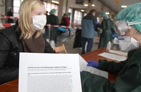Feuerwehr Essen: FW-E: Praktische Übung für den Pandemiefall, Ausbildung von Medizinstudenten zu Impfhelfern erfolgreich beendet