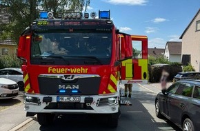 Freiwillige Feuerwehr Menden: FW Menden: Brennende Thuja-Hecke schnell gel&ouml;scht