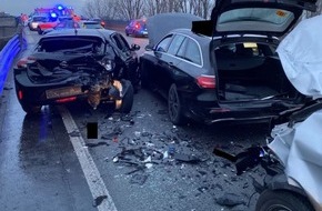 Polizeidirektion Neustadt/Weinstraße: POL-PDNW: Polizeiautobahnstation Ruchheim - Verkehrsunfall mit vier beteiligten Fahrzeugen auf der A6