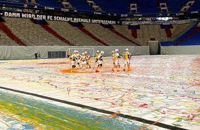 Kunst, Fußball und Weltrekord: Künstler Christian Nienhaus erzielt mit Action-Painting Bestleistung in VELTINS-Arena