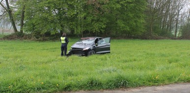Polizei Rheinisch-Bergischer Kreis: POL-RBK: R&ouml;srath - Autofahrer bei Unfall schwer verletzt