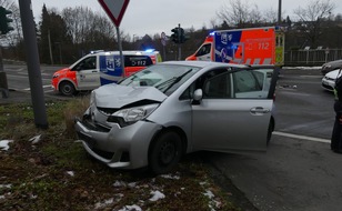 Kreispolizeibehörde Oberbergischer Kreis: POL-GM: Unfall im Kreuzungsbereich