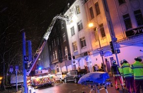 Feuerwehr Dortmund: FW-DO: 29 Betroffene nach Mülltonnenbrand im Hinterhof