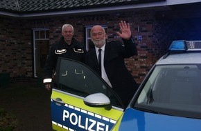 Polizeiinspektion Wilhelmshaven/Friesland: POL-WHV: Neuer Leiter der Polizeistation Zetel und Verabschiedung vom "uniformierten Schimanski"