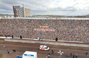 REKORD-INSTITUT für DEUTSCHLAND: Riesiger RID-Weltrekord für Haustierliebhaber und Haustierliebhaberinnen – die »Vet-Concept GmbH & Co. KG« schmückt komplette 1.251,47 Quadratmeter große Hallenwand mit »größter digital erzeugter ...