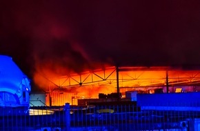 Feuerwehr Dresden: FW Dresden: Brand bei einem KFZ-Handel