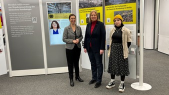 Universität Duisburg-Essen: Bundestagspräsidentin besucht Ausstellung auf Duisburger Campus