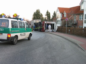 POL-SE: Bad Segeberg - Viehtransporter-Anhänger umgekippt
