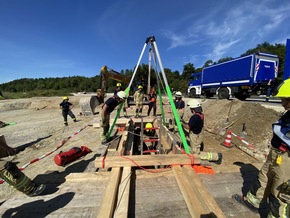 FW Konstanz: Gemeinsame Übung - Tiefbauunfall auf einer Baustelle