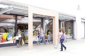 dm-drogerie markt: Umsatz von dm-drogerie markt erreicht neuen Rekord, Anzahl der dm-Märkte steigt kontinuierlich, Spitzenwerte bei der Kundenzufriedenheit (FOTO)