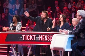 SAT.1: "Wenn ich flirte, reagieren die Leute eher verstört!" Paula Lambert macht in Ruth Moschners neuer TV-Show "So tickt der Mensch" den Flirt-Test - am 17. Februar um 20:15 Uhr in SAT.1