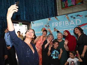 GLÄNZENDE PREMIERE: FREIBAD begeistert das Publikum beim 39. Filmfest München