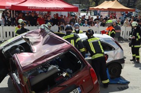 Feuerwehr Nürnberg: Auftaktveranstaltung des 150. Jubiläums der Berufsfeuerwehr Nürnberg bei bestem Wetter - Erste offene Bayerische Meisterschaften in der Unfallrettung in Nürnberg