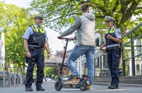 Polizei Mettmann: POL-ME: 20-jähriger Hildener verunfallt alkoholisiert auf E-Scooter - Hilden - 2209063