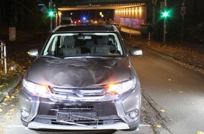 Polizei Bochum: POL-BO: Bochum / Sie gingen bei "Grün" - Zwei Fußgängerin von Pkw erfasst und schwerverletzt