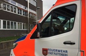 Feuerwehr Plettenberg: FW-PL: OT-Böddinghausen. Reizgas in Schule freigesetzt. 57 Schüler klagten über Atem- und Augenreizungen.