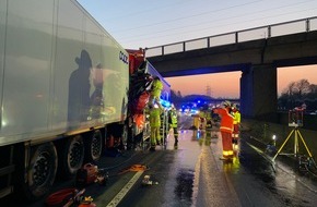 Feuerwehr Gladbeck: FW-GLA: Tödlicher Verkehrsunfall