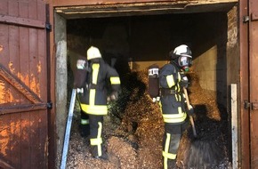 Freiwillige Feuerwehr Borgentreich: FW Borgentreich: Brand eines Spähnebunkers in Borgholz. Ein Feuerwehrmann wurde in ein Krankenhaus verbracht.