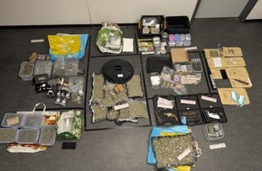 Polizei K&ouml;ln: POL-K: 260429-1-K Zivilbeamte nehmen mutma&szlig;lichen Dealer fest und stellen Drogen und Schusswaffen sicher - ein Zeuge gab den entscheidenden Tipp