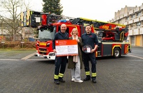 Feuerwehr Bremerhaven: FW Bremerhaven: Einsatzkr&auml;fte der Feuerwehr Bremerhaven spenden f&uuml;r das SOS-Kinderdorf Worpswede