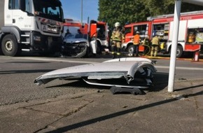 Feuerwehr Essen: FW-E: Technische Rettung nach Verkehrsunfall zwischen Lkw und Pkw-Zwei Personen verletzt