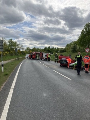 POL-STD: Transporter in Bützfleth ausgebrannt, Einbrecher in Stade, Renault in Buxtehude entwendet - im Bereich Hamburg Neugraben nach Unfall wieder aufgefunden, Verletzte bei Unfall auf der Kreisstraße 30