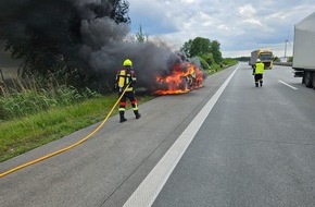 Kreisfeuerwehr Rotenburg (Wümme): FW-ROW: Feuerwehr löscht brennenden PKW auf der Autobahn A1
