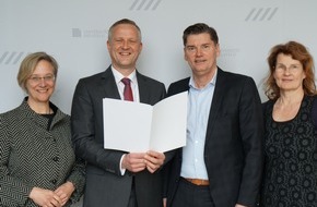 Klinikum Bielefeld gem. GmbH: Univ.-Prof. Dr. med. Bernd Bittersohl übernimmt Chefarztposition der Orthopädischen Klinik am Klinikum Bielefeld / Ruf an die Medizinische Fakultät OWL