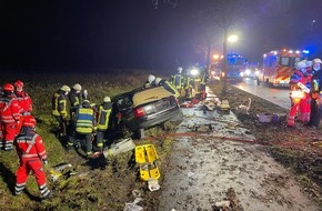 Freiwillige Feuerwehr Dülmen: FW Dülmen: Schwerer Verkehrsunfall mit 5 verletzten Personen auf dem Mühlenweg
