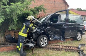 Freiwillige Feuerwehr Celle: FW Celle: Verkehrsunfall in Groß Hehlen