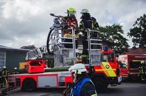 Kreisfeuerwehrverband Segeberg: FW-SE: Feuer und Verkehrsunfall zugleich - Erfolgreiche Alarmübung in Wakendorf II