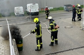 Freiwillige Feuerwehr Stockach: FW Stockach: Zwölf neue Feuerwehrleute / Feuerwehr-Grundausbildung erfolgreich beendet
