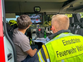 FW Flotwedel: Brennende Ballenpresse sorgt für überörtlichen Feuerwehreinsatz bei Papenhorst