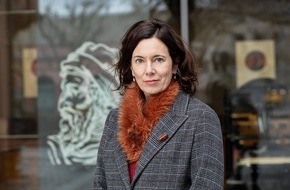 ZDF: Eva Menasse als Mainzer Stadtschreiberin 2019 in Amt eingeführt / ZDF-Programmdirektor Norbert Himmler: "Wir brauchen eine politisch engagierte Stadtschreiberin wie Eva Menasse" (FOTO)