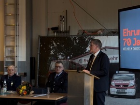 FW-AUR: Besondere Ehrung f&uuml;r 70 Jahre Feuerwehrmitgliedschaft