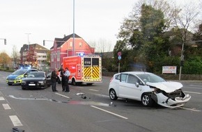 Polizei Mettmann: POL-ME: Totalschaden bei Verkehrsunfall in Velbert - Velbert - 1910129