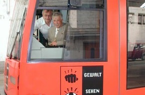 Polizeipräsidium Frankfurt am Main: POL-F: Auftaktveranstaltung zur Fortsetzung der Kampagne "Gewalt - Sehen - Helfen" des Präventionsrates der Stadt Frankfurt am Main Pressepapier