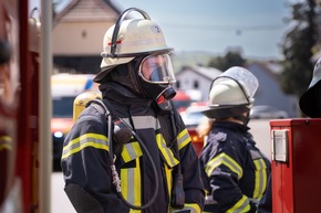 FW LK Neunkirchen: Brand auf Garagendach - Feuerwehr verhindert Schlimmeres