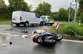 Kreispolizeibeh&ouml;rde H&ouml;xter: POL-HX: Moped-Fahrer bei Unfall schwer verletzt