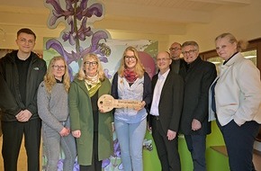 Heinz Sielmann Stiftung: Neue Ausstellung auf Gut Herbigshagen: Erlebniswelt &uuml;ber Wild- und Honigbienen er&ouml;ffnet