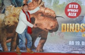 Constantin Film: Dinosaurier 3D - Im Reich der Giganten / Constantin Film feiert Premiere mit Komiker-Legende Otto Waalkes / Ab 19. Dezember 2013 im Kino