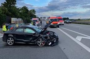 Polizeidirektion Neustadt/Weinstraße: POL-PDNW: Verkehrsunfall mit 3 Leichtverletzten und hohem Sachschaden